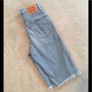 Levi’s Sz 25 High Rise Denim Shorts. Some stretch